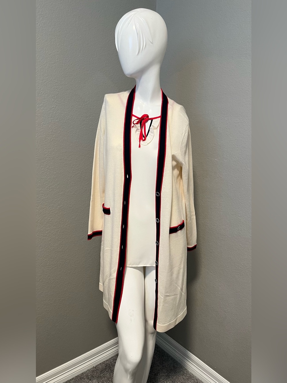 TALBOTS PETITE Women’s Cream Pure Merino Wool Long  Cardigan / Top Size LP